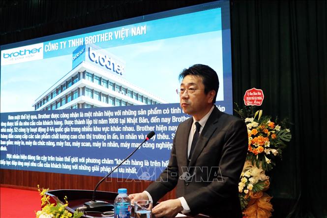 Đại diện lãnh đạo Công ty TNHH Brother Việt Nam phát biểu tại hội nghị. Ảnh: Mạnh Tú - TTXVN
