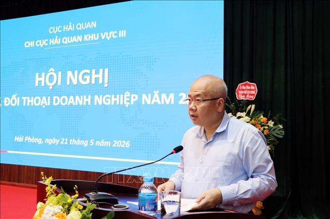 Chủ tịch UBND thành phố Hải Phòng Đỗ Thành Trung phát biểu tại hội nghị. Ảnh: Mạnh Tú - TTXVN
