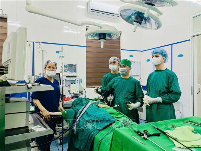 Nhiều kỹ thuật vượt tuyến đã được các bác sĩ Trung tâm Y tế khu vực Tam Dương thực hiện ngay tại tuyến cơ sở. Ảnh: Nguyễn Thảo - TTXVN