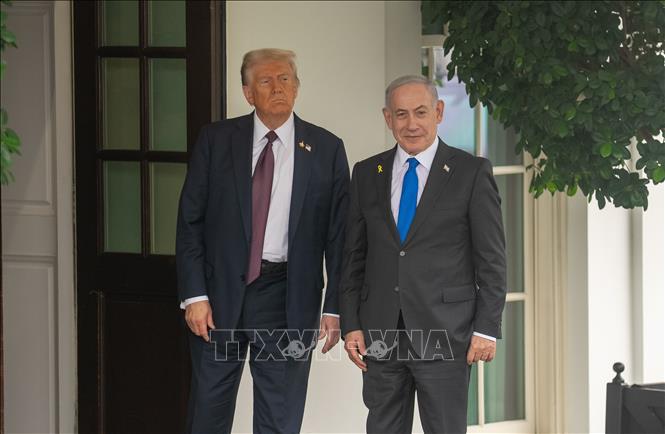 Tổng thống Mỹ Donald Trump (trái) trong cuộc gặp Thủ tướng Israel Benjamin Netanyahu tại Washington DC. Ảnh: THX/TTXVN