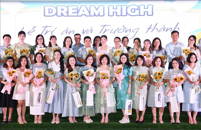 Chương trình góp phần khẳng định triết lý giáo dục toàn diện – nơi nhà trường không chỉ truyền thụ tri thức mà còn là nơi bồi đắp lòng biết ơn và các giá trị cốt lõi cho học sinh. Ảnh: Thanh Tùng - TTXVN