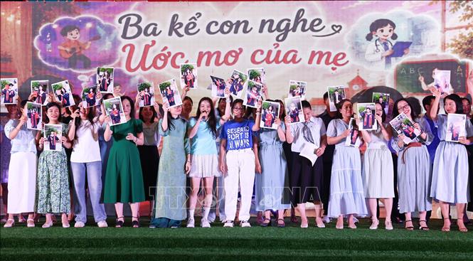 Lễ tri ân và trưởng thành dành cho học sinh khối 9 (niên khóa 2022 – 2026), không chỉ là ngày hội ra trường, mà còn là cột mốc văn hóa học đường ý nghĩa, đánh dấu bước chuyển mình quan trọng của một thế hệ công dân số trước cánh cửa tương lai. Ảnh: Thanh Tùng - TTXVN