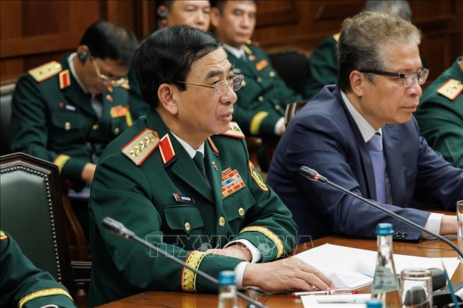 Đại tướng Phan Văn Giang tại hội đàm với Bộ trưởng Quốc phòng Nga Andrey Belousov. Ảnh: TTXVN phát