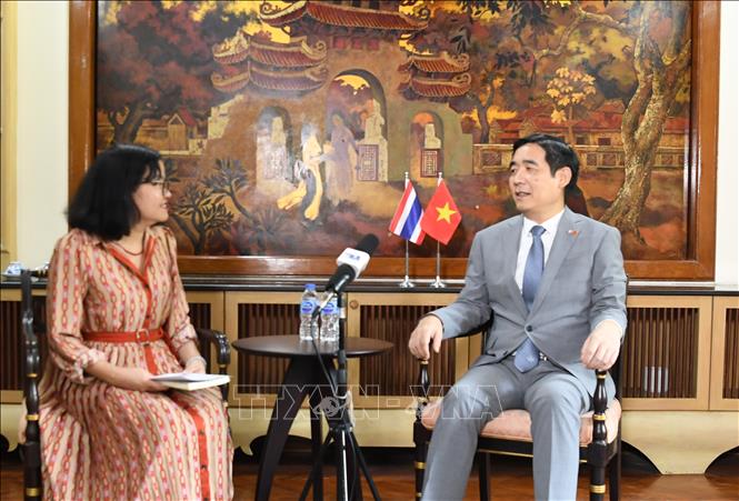 Đại sứ Phạm Việt Hùng trả lời phỏng vấn phóng viên TTXVN. Ảnh: Phạm Hải – PV TTXVN tại Thái Lan
