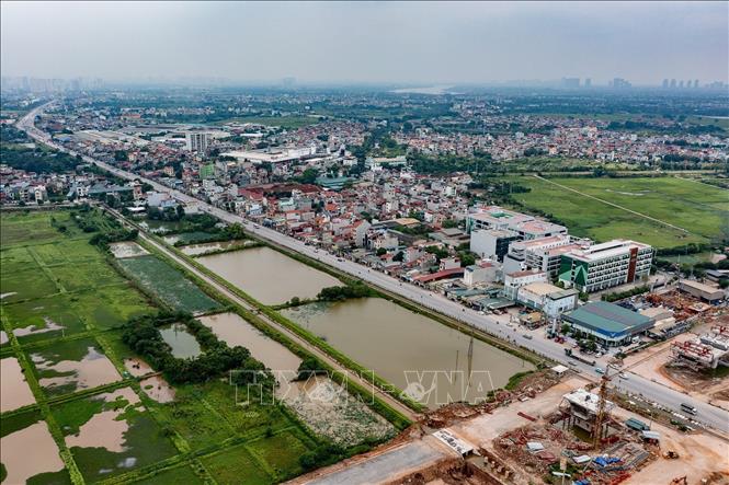 Toàn cảnh Quốc lộ 1A đi qua khu vực dân cư và các cụm công nghiệp phía Nam Hà Nội, nơi được kỳ vọng hưởng lợi trực tiếp từ dự án mở rộng tuyến đường. Ảnh: Trung Nguyên - TTXVN