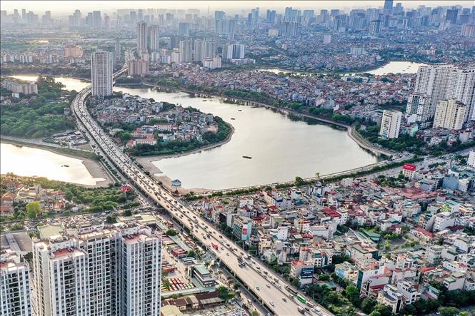 Quốc lộ 1A đoạn qua khu vực hồ Linh Đàm (đường Giải Phóng). Ảnh: Trung Nguyên - TTXVN