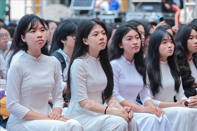 Học sinh trường THPT Việt Đức dự buổi lễ bế giảng năm học 2025 - 2026. Ảnh: Lê Đông - TTXVN