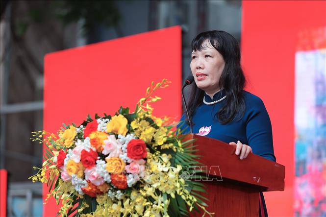 Nhà giáo, TS Nguyễn Bội Quỳnh, Bí thư Đảng ủy, hiệu trưởng trường THPT Việt Đức phát biểu bế giảng năm học 2025 - 2026. Ảnh: Lê Đông - TTXVN