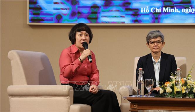 Bà Phạm Thị Thanh Tâm, Phó Vụ trưởng Vụ Các định chế tài chính Bộ Tài chính, điều hành hội thảo. Ảnh: Hứa Chung-TTXVN