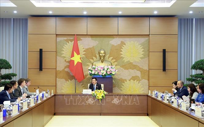 Phó Chủ tịch Quốc hội Nguyễn Hồng Diên tiếp đoàn Hiệp hội Doanh nghiệp Châu Âu . Ảnh: Tuấn Anh - TTXVN