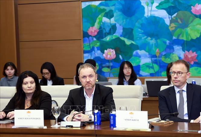 Các thành viên đoàn Hiệp hội Doanh nghiệp Châu Âu (EuroCham). Ảnh: Tuấn Anh - TTXVN