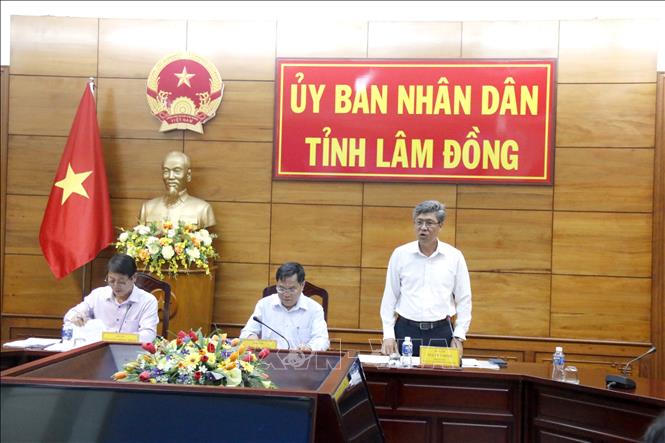 Ông Nguyễn Minh, Phó Chủ tịch UBND tỉnh Lâm Đồng phát biểu tại cuộc họp. Ảnh: Nguyễn Thanh - TTXVN