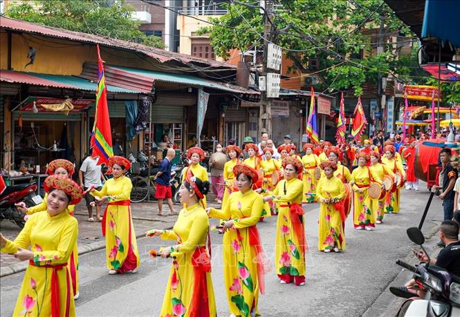 Không khí náo nức của lễ hội làng Keo lan tỏa khắp các tuyến đường. Ảnh: Khánh Hoà - TTXVN