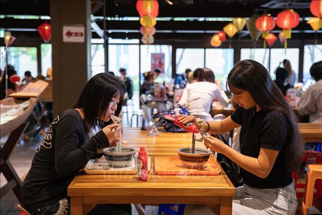 Iconic Vietnamese “pho” wins over Japanese university students - VNA ...