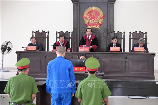 Hội đồng xét xử tuyên phạt Nguyễn Văn Tài mức án chung thân. Ảnh: Bùi Giang - TTXVN
