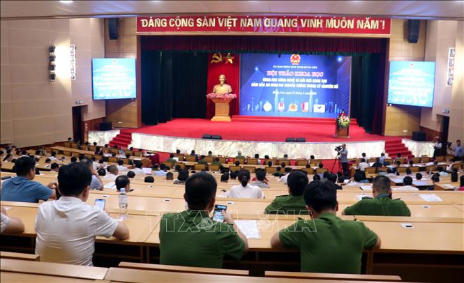 Quang cảnh hội thảo khoa học với chủ đề 