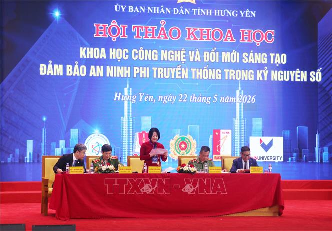 
Đại diện UBND tỉnh Hưng Yên, Học viện Cảnh sát Nhân dân, Đại học Bách khoa Hà Nội và VinUniversity chủ chủ hội thảo. Ảnh: Nguyễn Công Hải - TTXVN

