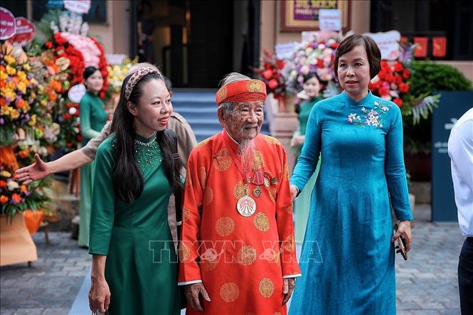 Nhà nghiên cứu Nguyễn Đình Tư (106 tuổi) - nhân chứng của hai thế kỷ, học giả dành trọn đời cho văn hóa, lịch sử và tri thức Việt Nam đến dự Lễ trao Giải. Ảnh: Phạm Tuấn Anh - TTXVN
