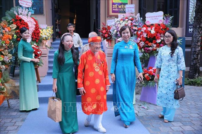 Nhà nghiên cứu Nguyễn Đình Tư (106 tuổi) - nhân chứng của hai thế kỷ, học giả dành trọn đời cho văn hóa, lịch sử và tri thức Việt Nam đến dự Lễ trao Giải. Ảnh: Hoàng Hiếu - TTXVN