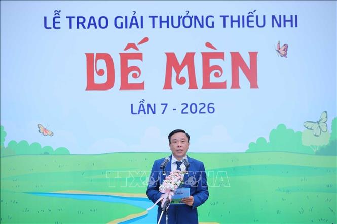 Ông Nguyễn Thiện Thuật, Tổng biên tập Báo Thể thao và Văn hóa, Trưởng ban Tổ chức Giải thưởng Thiếu nhi Dế mèn phát biểu khai mạc. Ảnh: Hoàng Hiếu - TTXVN
