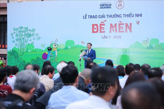 Ông Nguyễn Thiện Thuật, Tổng biên tập Báo Thể thao và Văn hóa, Trưởng ban Tổ chức Giải thưởng Thiếu nhi Dế mèn phát biểu khai mạc. Ảnh: Hoàng Hiếu - TTXVN

