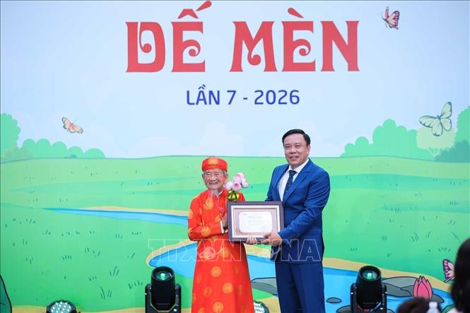 Ông Nguyễn Thiện Thuật, Tổng biên tập Báo Thể thao và Văn hóa, Trưởng ban Tổ chức Giải trao Chứng nhận 