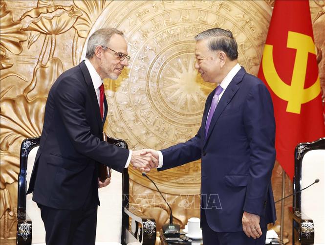 Tổng Bí thư, Chủ tịch nước Tô Lâm tiếp ông David Zapolsky, Phó Chủ tịch cấp cao, Giám đốc Pháp lý và Quan hệ Toàn cầu của tập đoàn Amazon. Ảnh: Thống Nhất – TTXVN