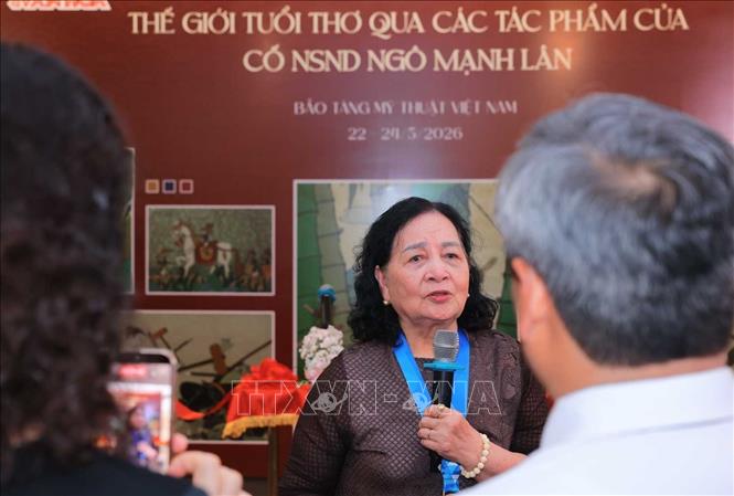 NSND Ngọc Lan, Phu nhân cố PGS.TS - Hoạ sĩ - đạo diễn - NSND Ngô Mạnh Lân phát biểu tại triển lãm “Thế giới tuổi thơ qua các tác phẩm của cố NSND Ngô Mạnh Lân”. Ảnh: Hoàng Hiếu - TTXVN