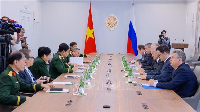 Đại tướng Phan Văn Giang và đoàn đại biểu cấp cao Bộ Quốc phòng Việt Nam hội kiến Đại tướng Sergei Shoigu, Thư ký Hội đồng An ninh Liên bang Nga. Ảnh: TTXVN phát