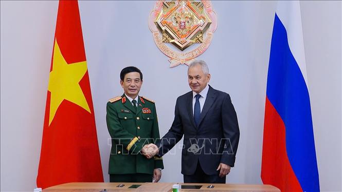 Đại tướng Phan Văn Giang với Đại tướng Sergei Shoigu, Thư ký Hội đồng An ninh Liên bang Nga. Ảnh: TTXVN phát