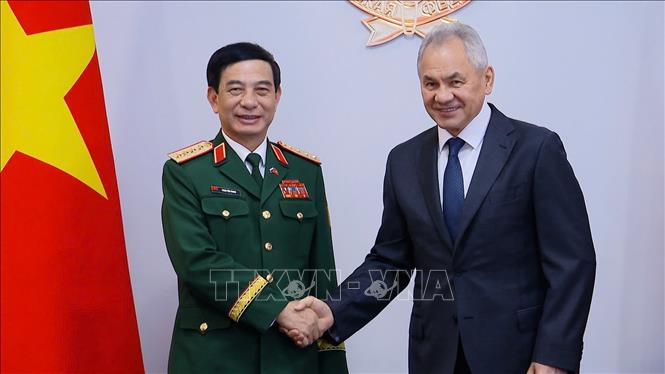 Đại tướng Phan Văn Giang với Đại tướng Sergei Shoigu, Thư ký Hội đồng An ninh Liên bang Nga. Ảnh: TTXVN phát