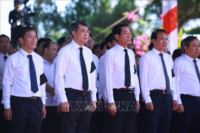 Thủ tướng Lê Minh Hưng dự Lễ truy điệu và an táng hài cốt liệt sĩ Quân tình nguyện và chuyên gia Việt Nam hy sinh tại Lào. Ảnh: Dương Giang-TTXVN