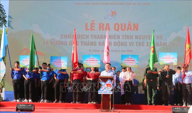Ủy viên Bộ Chính trị, Bí thư Trung ương Đảng, Trưởng Ban Chính sách, chiến lược Trung ương Nguyễn Thanh Nghị phát biểu tại lễ ra quân. Ảnh: Công Mạo-TTXVN