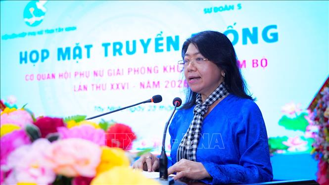 Chủ tịch Hội Liên hiệp Phụ nữ tỉnh Tây Ninh Phan Thị Thùy Vân phát biểu tại buổi họp mặt truyền thống. Ảnh: Minh Phú - TTXVN 