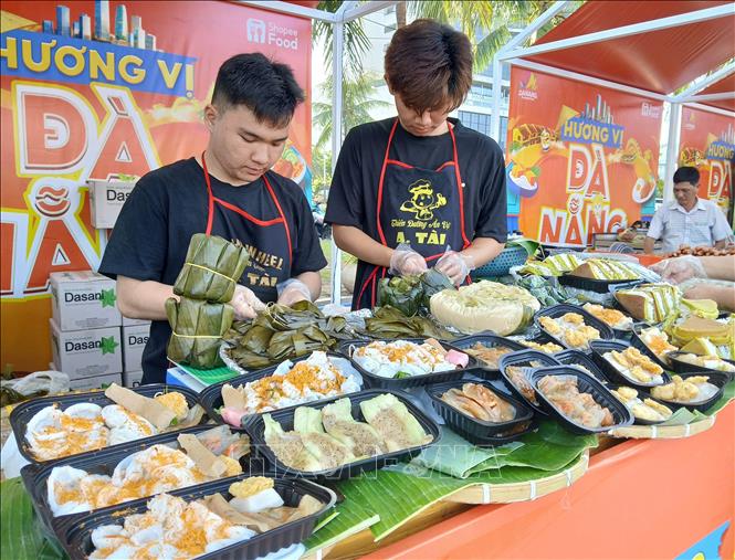 Các món ăn của Đà Nẵng và miền Trung được giới thiệu đến du khách tại Lễ hội Food Tour Đà Nẵng 2026. Ảnh: Mỹ Hà - TTXVN