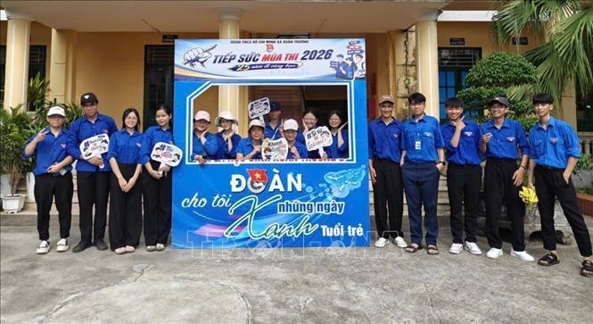 Đoàn viên thanh niên tình nguyện xã Xuân Trường tại Kỳ thi tuyển sinh vào lớp 10 THPT năm học 2026-2027. Ảnh: Đại Nghĩa - TTXVN