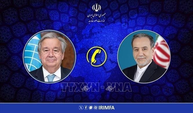 Tổng Thư ký Liên hợp quốc Antonio Guterres và Ngoại trưởng Iran Abbas Araghchi. Ảnh: IRNA/TTXVN