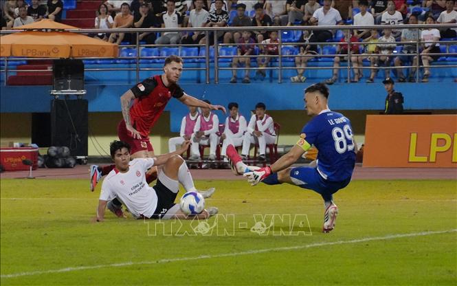 Ninh Bình FC bỏ lở một cơ hội trong hiệp 2. Ảnh: Đức Phương – TTXVN