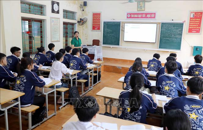 Tỉnh Hưng Yên hiện có 498 trường mầm non, 719 trường phổ thông và 52 cơ sở giáo dục nghề nghiệp với hơn 750.000 học sinh các cấp học cùng trên 40.000 cán bộ quản lý, giáo viên. Ảnh: Thế Duyệt – TTXVN