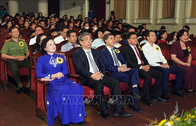 Phó Thủ tướng Phạm Thị Thanh Trà cùng lãnh đạo các ban, ngành, TP. Hồ Chí Minh dự chương trình nghệ thuật gây Quỹ hỗ trợ bệnh nhân ung thư 