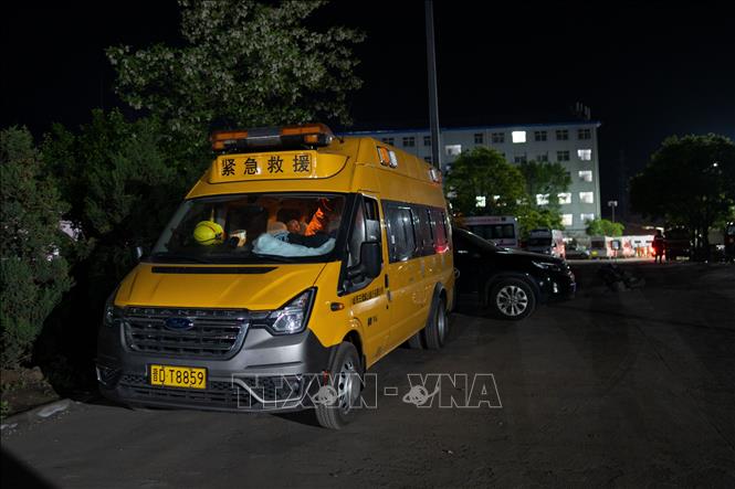 Hoạt động cứu hộ được tiến hành tại hiện trường vụ nổ mỏ than ở huyện Tẩm Nguyên, tỉnh Sơn Tây, Trung Quốc sáng 24/5/2026. Ảnh: THX/TTXVN