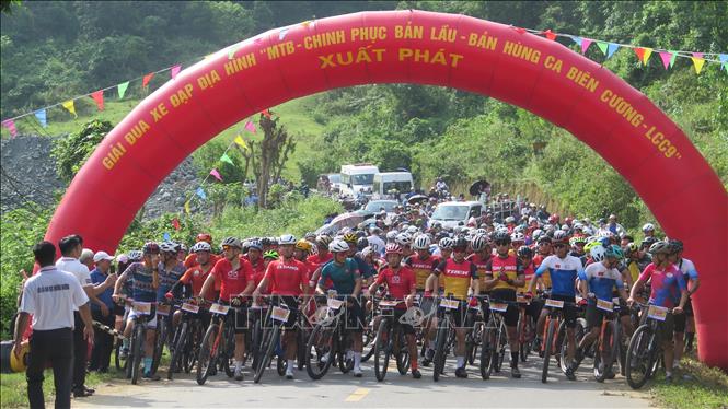 Giải đấu quy tụ 17 đoàn với gần 200 vận động viên trong và ngoài tỉnh tham gia tranh tài. Ảnh: Hương Thu - TTXVN                 
                              