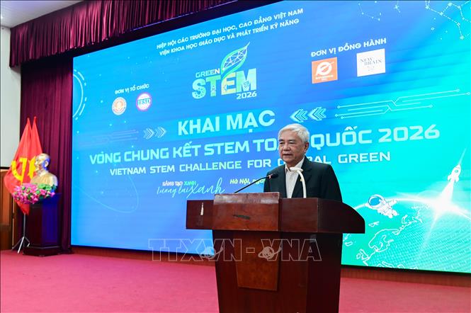 Tiến sĩ Nguyễn Quân, nguyên Bộ trưởng Bộ Khoa học và Công nghệ, Chủ tịch Hội Tự động hoá, Trưởng ban chuyên môn cuộc thi phát biểu. Ảnh: Thu Phương - TTXVN