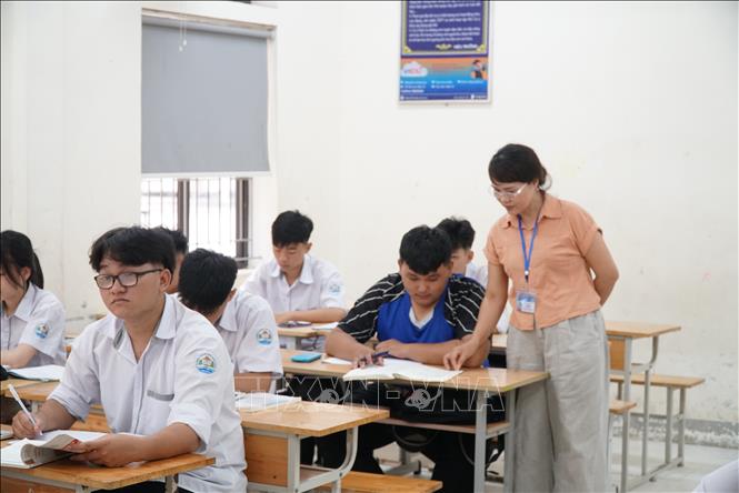 Những ngày này, dù kỳ thi đã gần kề nhưng nhiều nhà trường vẫn đang thực hiện song song 2 nhiệm vụ, vừa ôn thi cho học sinh lớp 12, vừa chuẩn bị các điều kiện cho kỳ thi lớp 10, năm học 2026 - 2027. Ảnh:  Bích Huệ - TTXVN                       