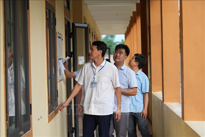 Trước ngày thi, nhiều trường đã kiểm tra lại cơ sở vật chất, trang thiết bị để phục vụ tốt nhất cho kỳ thi. Ảnh: Bích Huệ - TTXVN
