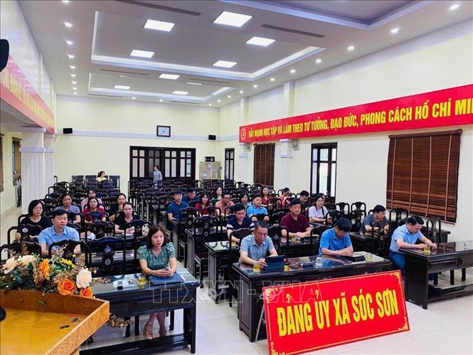 Đảng ủy xã Sóc Sơn tham gia trực tuyến lớp bồi dưỡng nâng cao năng lực, xử lý tình huống thực tiễn đối với đội ngũ cán bộ, công chức cấp cơ sở năm 2026. Ảnh: Quốc Lũy - TTXVN