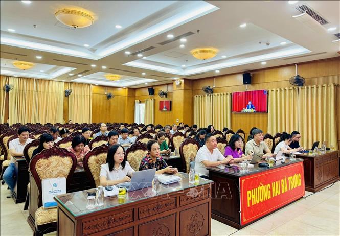 Đảng ủy phường Hai Bà Trưng tham gia trực tuyến lớp bồi dưỡng nâng cao năng lực, xử lý tình huống thực tiễn đối với đội ngũ cán bộ, công chức cấp cơ sở năm 2026. Ảnh: Quốc Lũy - TTXVN
