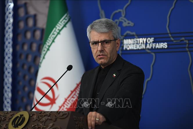 Người phát ngôn Bộ Ngoại giao Iran Esmaeil Baghaei phát biểu trong cuộc họp báo tại Tehran. Ảnh: THX/TTXVN