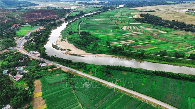 Khi hoàn thành, tuyến Quốc lộ 8C sẽ tháo gỡ khó khăn giao thông cho vùng tả ngạn sông Ngàn Phố. Ảnh: Hữu Quyết - TTXVN