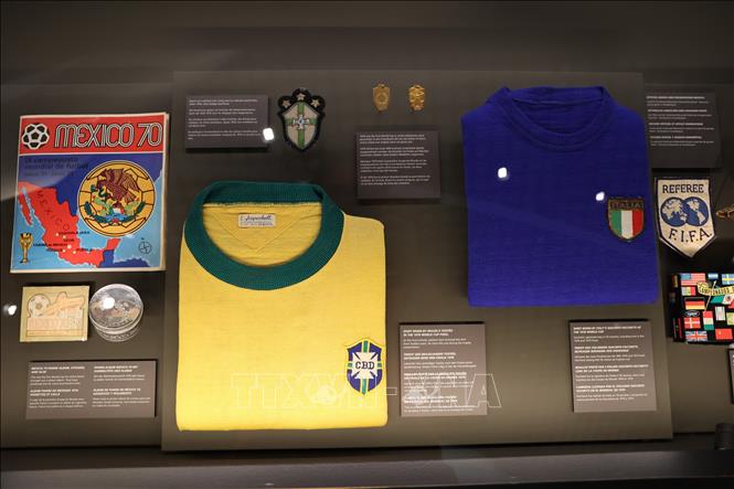Các kỷ vật từ trận chung kết World Cup 1970 được trưng bày tại bảo tàng. Ảnh: Anh Hiển - PV TTXVN tại Thụy Sĩ 
